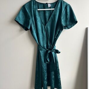 H&M Floral Emerald Green Satin Wrap Dress size 6